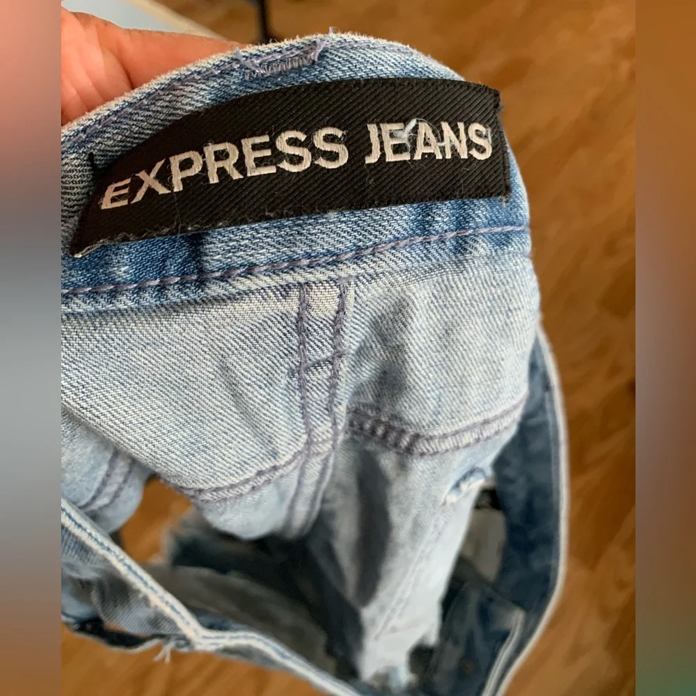 Express distressed Embroidered Jeans Shorts size 6